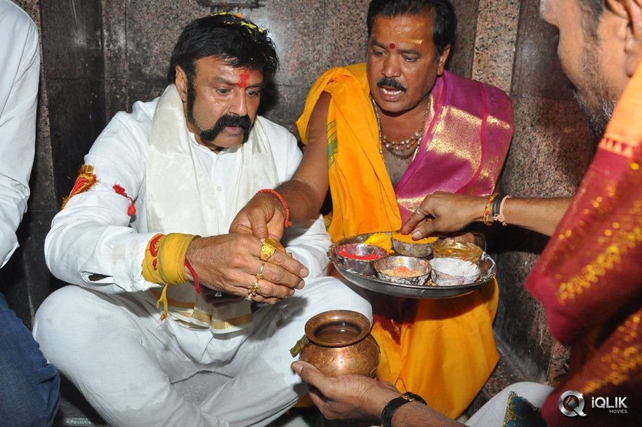 Gautamiputra-Satakarni-Team-at-Karimnagar